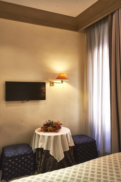 ローマ コンドッティ 29 Bed & Breakfast エクステリア 写真