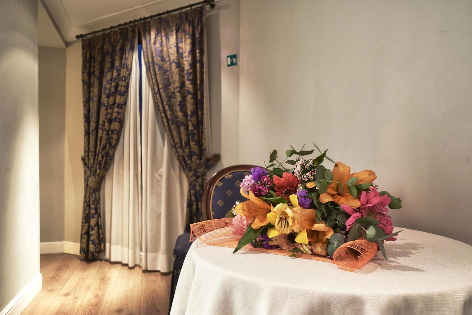 ローマ コンドッティ 29 Bed & Breakfast エクステリア 写真